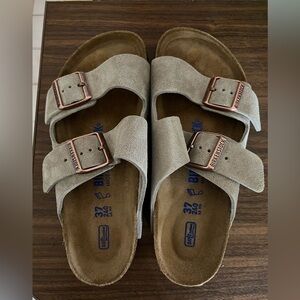 Arizona Soft Footbed Birkenstock Women’s size 6/6.5 Suede leather taupe Reg/Wide